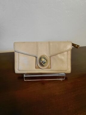 Coach Vintage Legacy Continental Turn-lock beige soft leather wallet